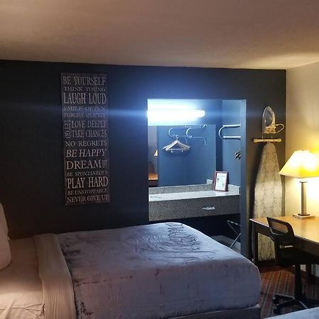 Osu 2 Queen Beds Hotel Room 117 Wi-Fi สติลวอเตอร์ ภายนอก รูปภาพ