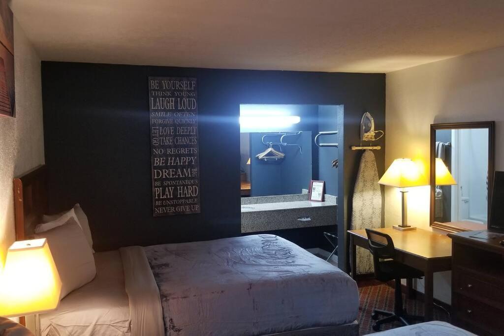 Osu 2 Queen Beds Hotel Room 117 Wi-Fi สติลวอเตอร์ ภายนอก รูปภาพ