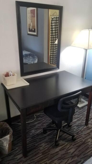 Osu 2 Queen Beds Hotel Room 117 Wi-Fi สติลวอเตอร์ ภายนอก รูปภาพ