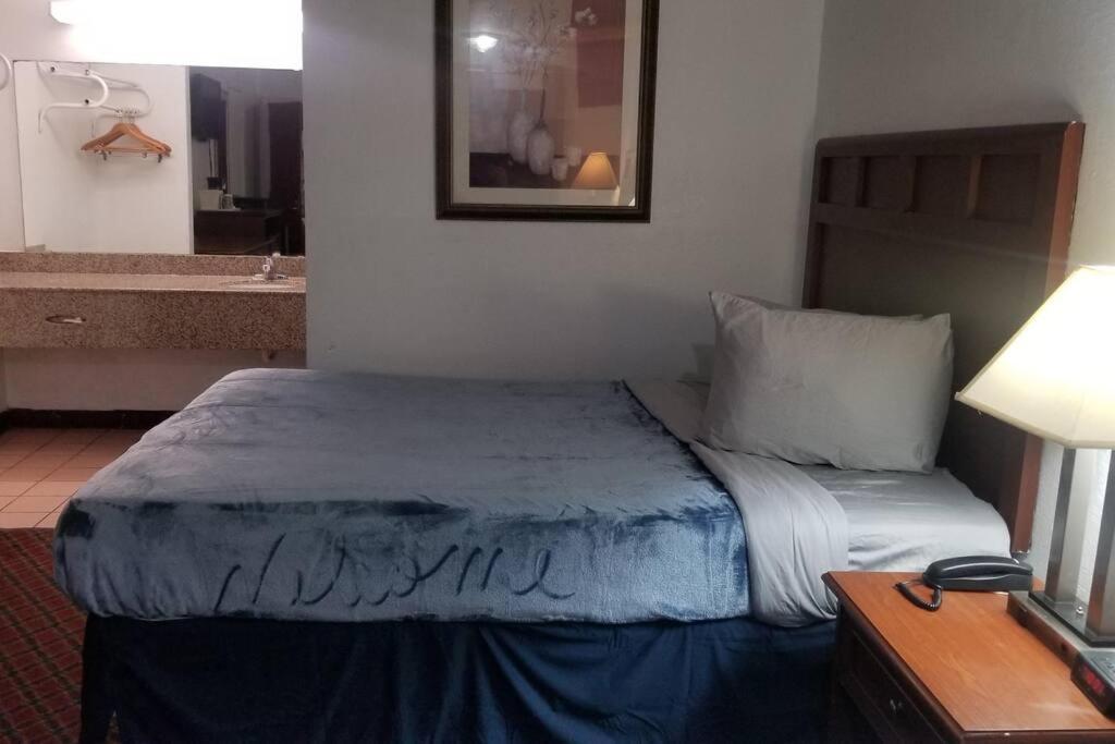 Osu 2 Queen Beds Hotel Room 117 Wi-Fi สติลวอเตอร์ ภายนอก รูปภาพ
