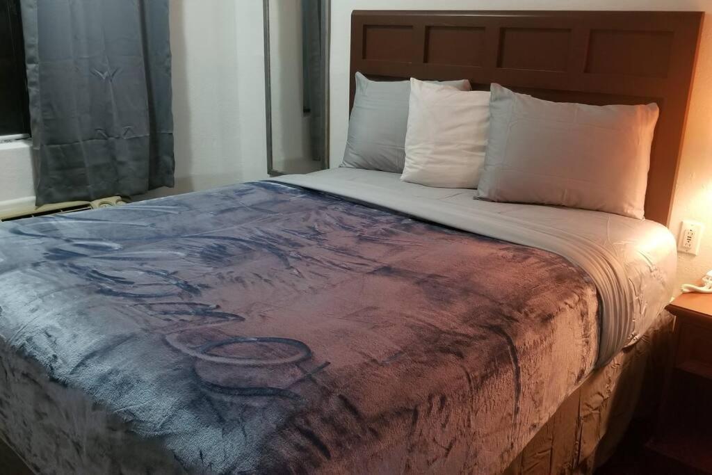 Osu 2 Queen Beds Hotel Room 117 Wi-Fi สติลวอเตอร์ ภายนอก รูปภาพ